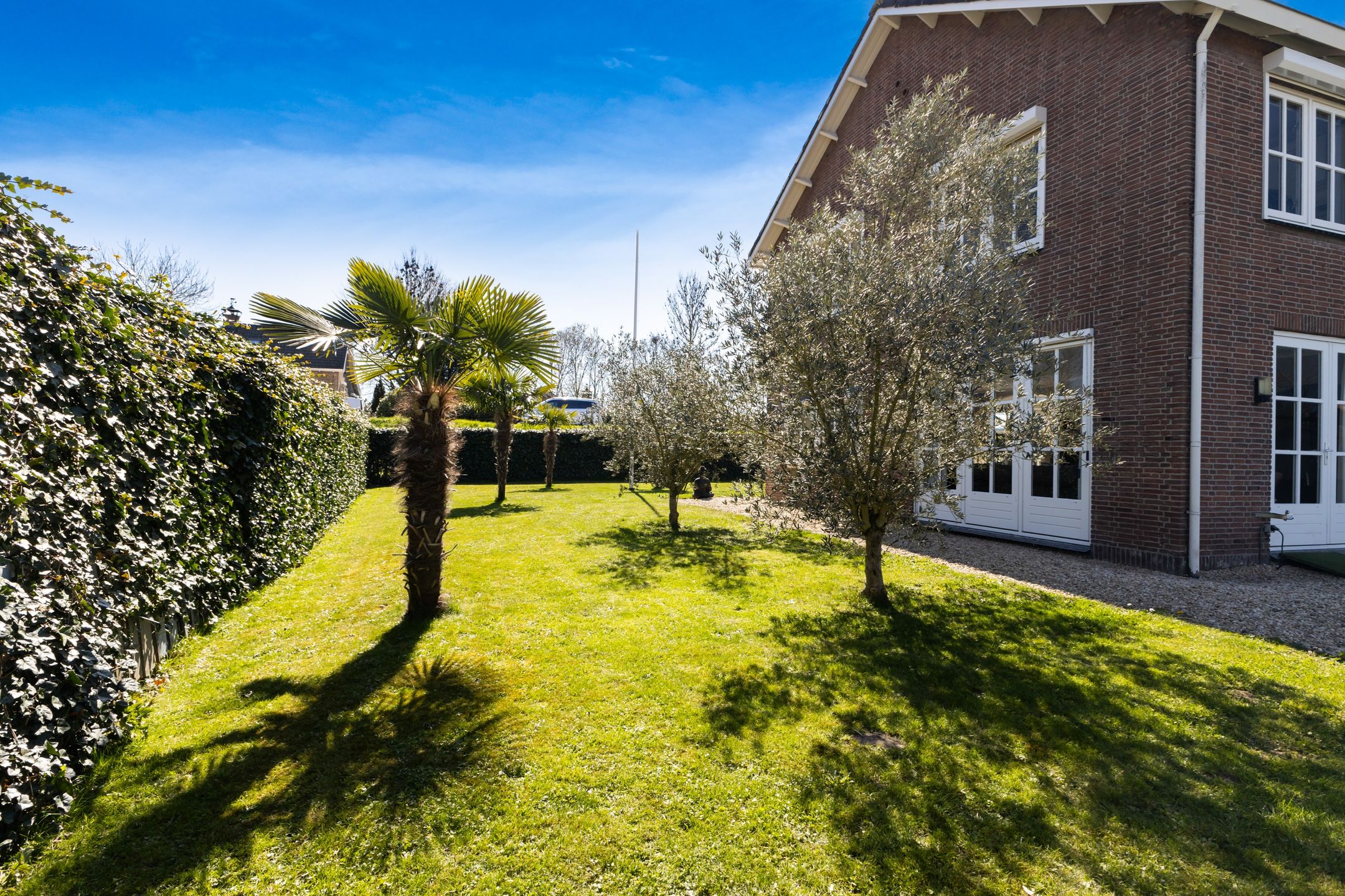 Spacious Detached Villa with Large Garden and Double Garage in Klaaswaal — 66