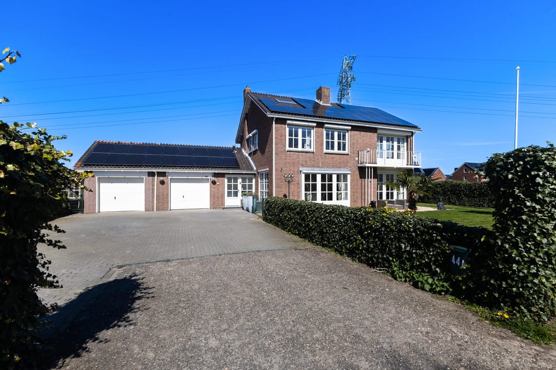 Spacious Detached Villa with Large Garden and Double Garage in Klaaswaal — 53