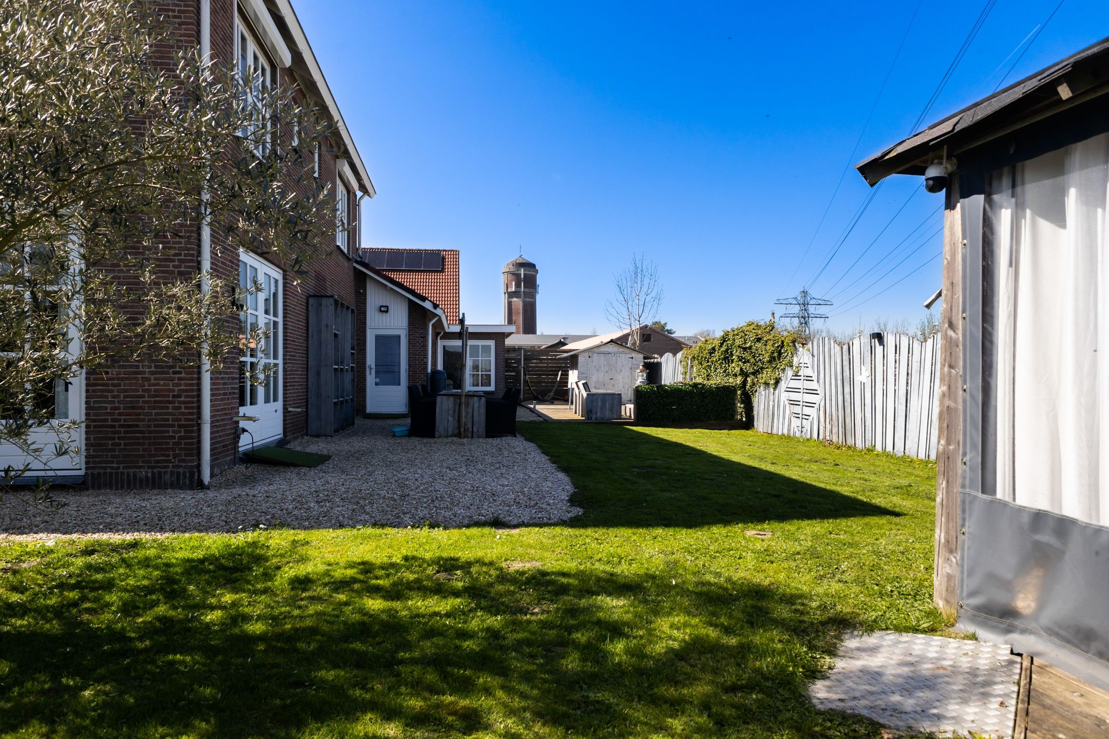 Spacious Detached Villa with Large Garden and Double Garage in Klaaswaal — 60