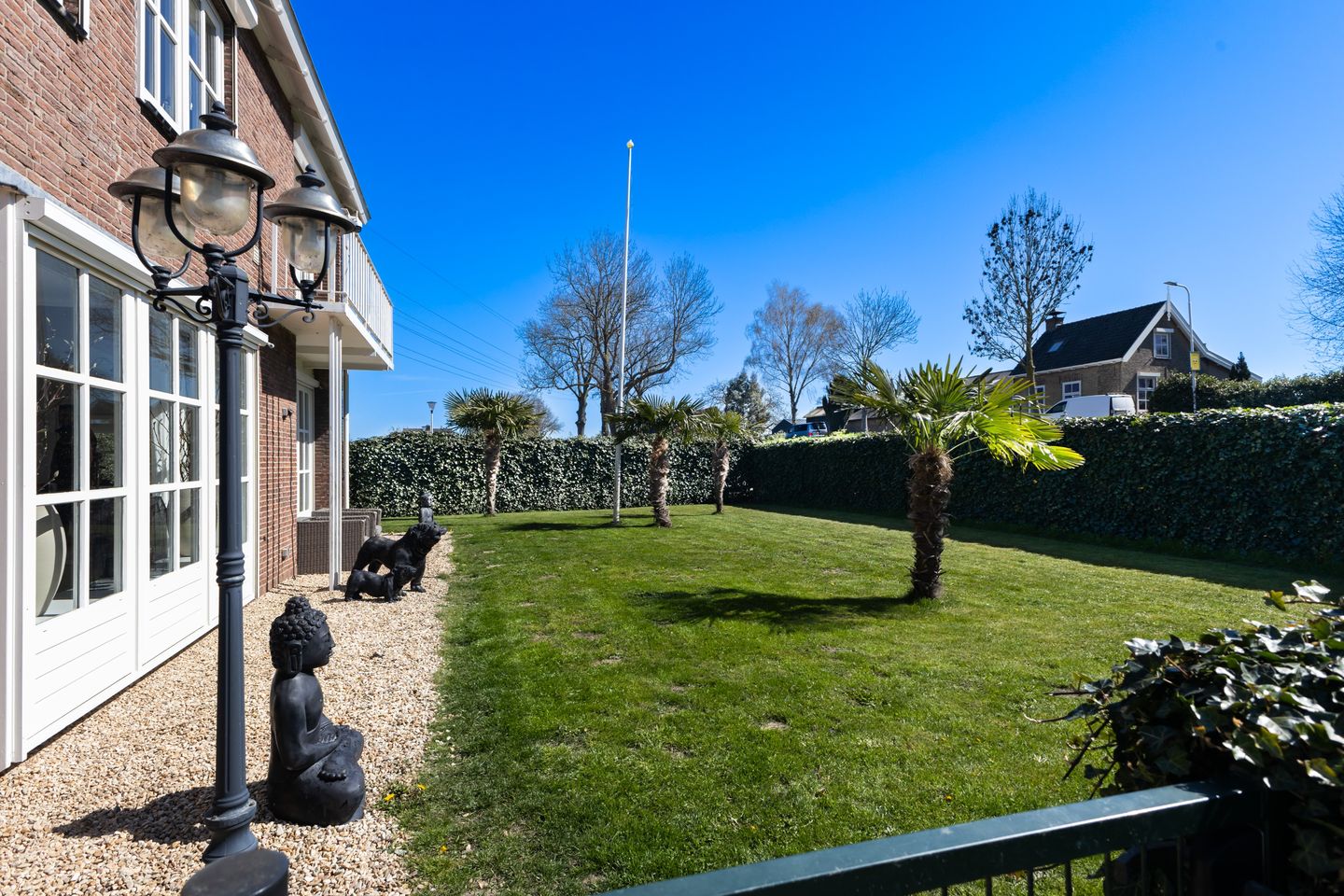 Spacious Detached Villa with Large Garden and Double Garage in Klaaswaal — 64