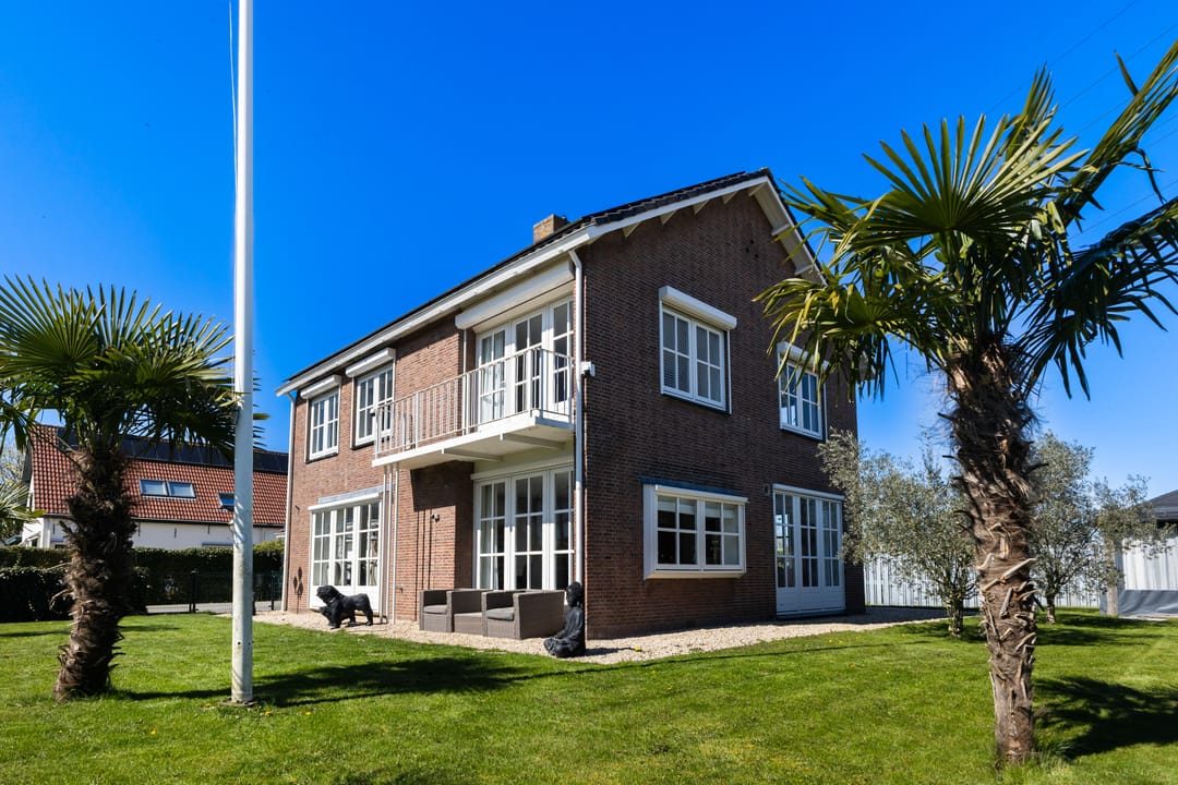 Spacious Detached Villa with Large Garden and Double Garage in Klaaswaal — 62