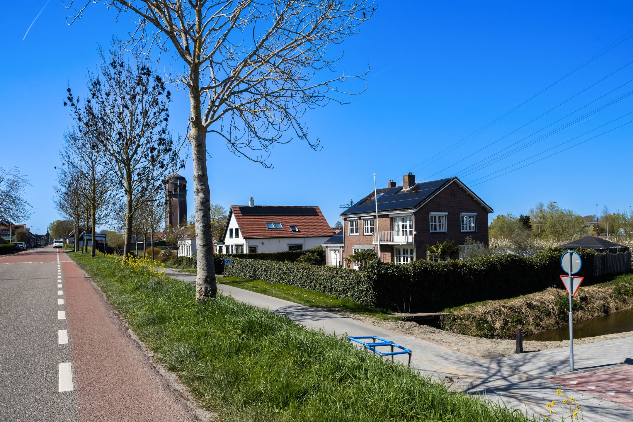 Spacious Detached Villa with Large Garden and Double Garage in Klaaswaal — 54