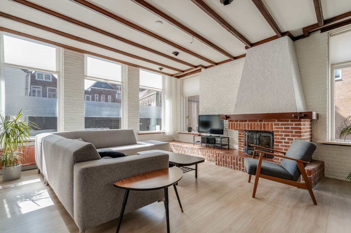 Foto 10 van Neerwoldstraat 2