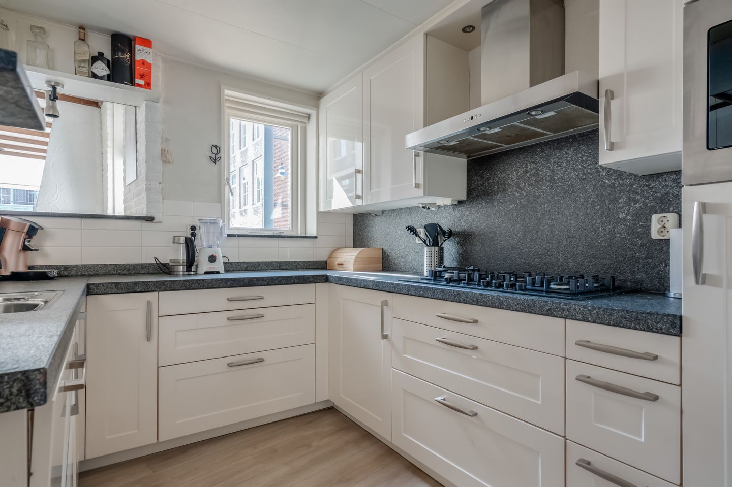 Foto 19 van Neerwoldstraat 2