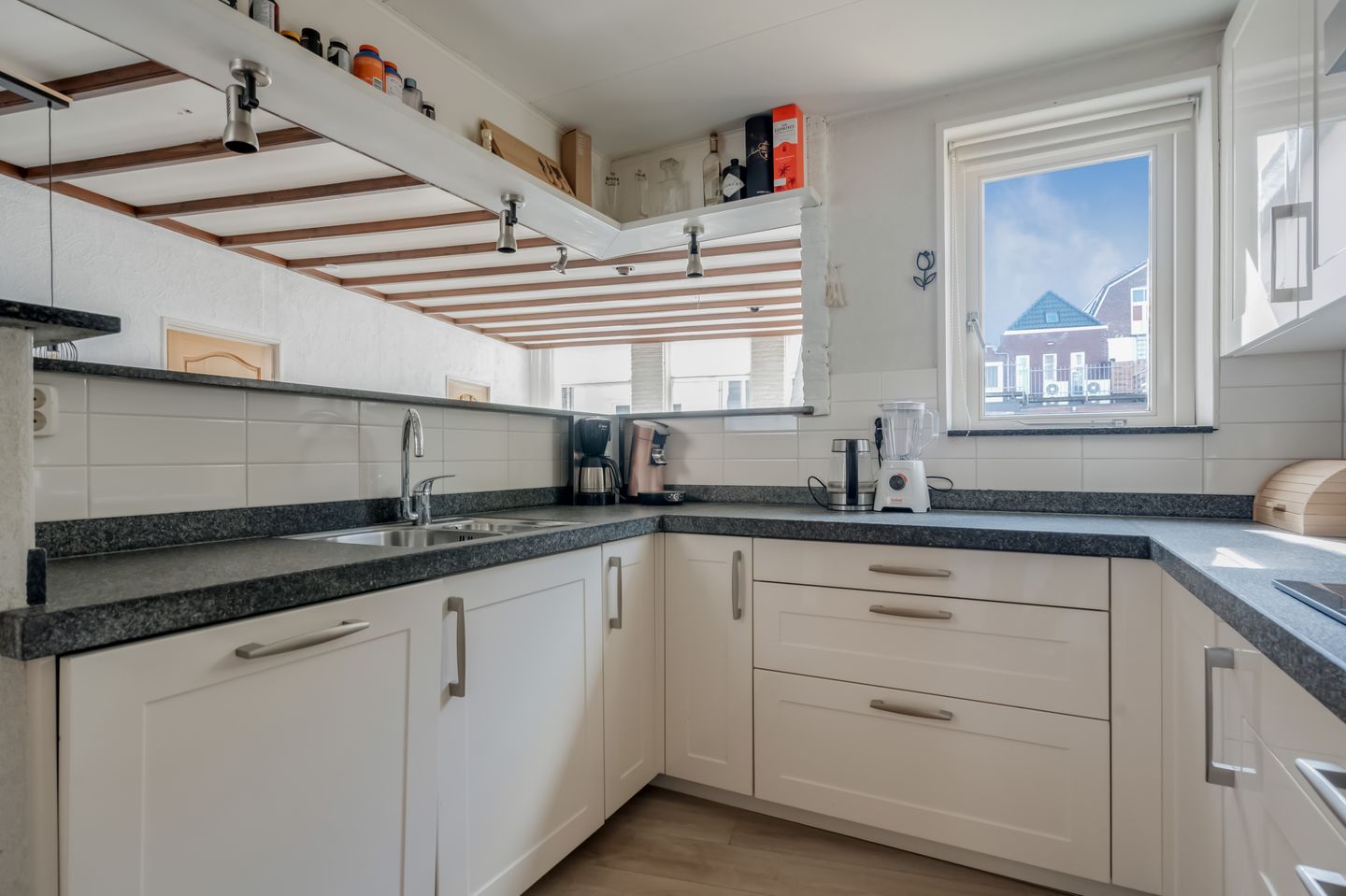 Foto 20 van Neerwoldstraat 2