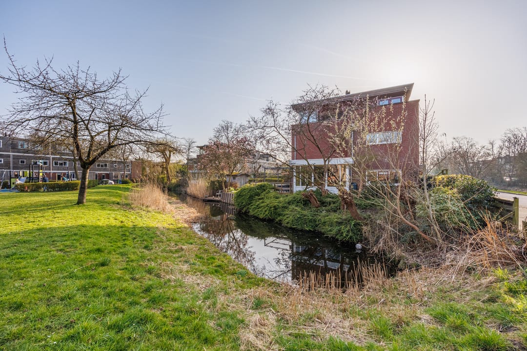 Spacious Corner Home with Water Views in Delft's Green Ecodus Neighborhood — 26