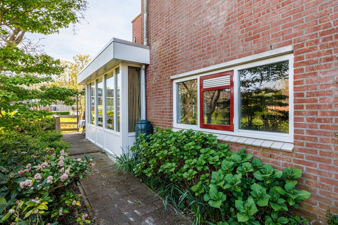 Spacious Corner Home with Water Views in Delft's Green Ecodus Neighborhood — 52