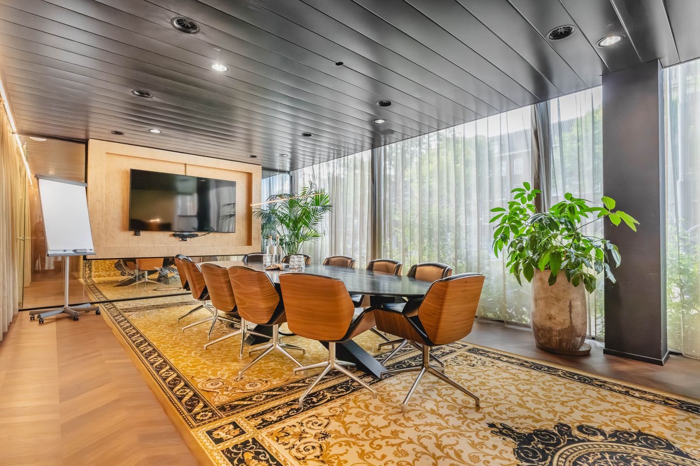 View photo 4 of Muiderstraat 1