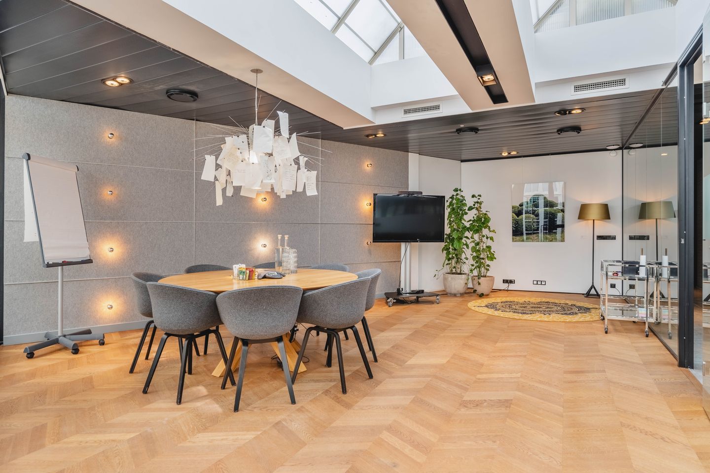 View photo 2 of Muiderstraat 1