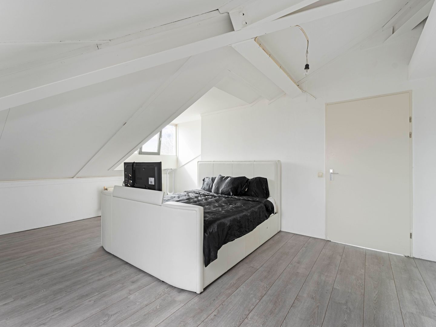 Foto 29 van Meerwedesingel 93