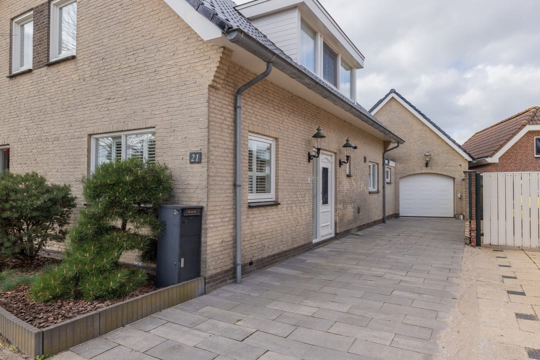 Photo 38 of Willem van der Veldenweg 21