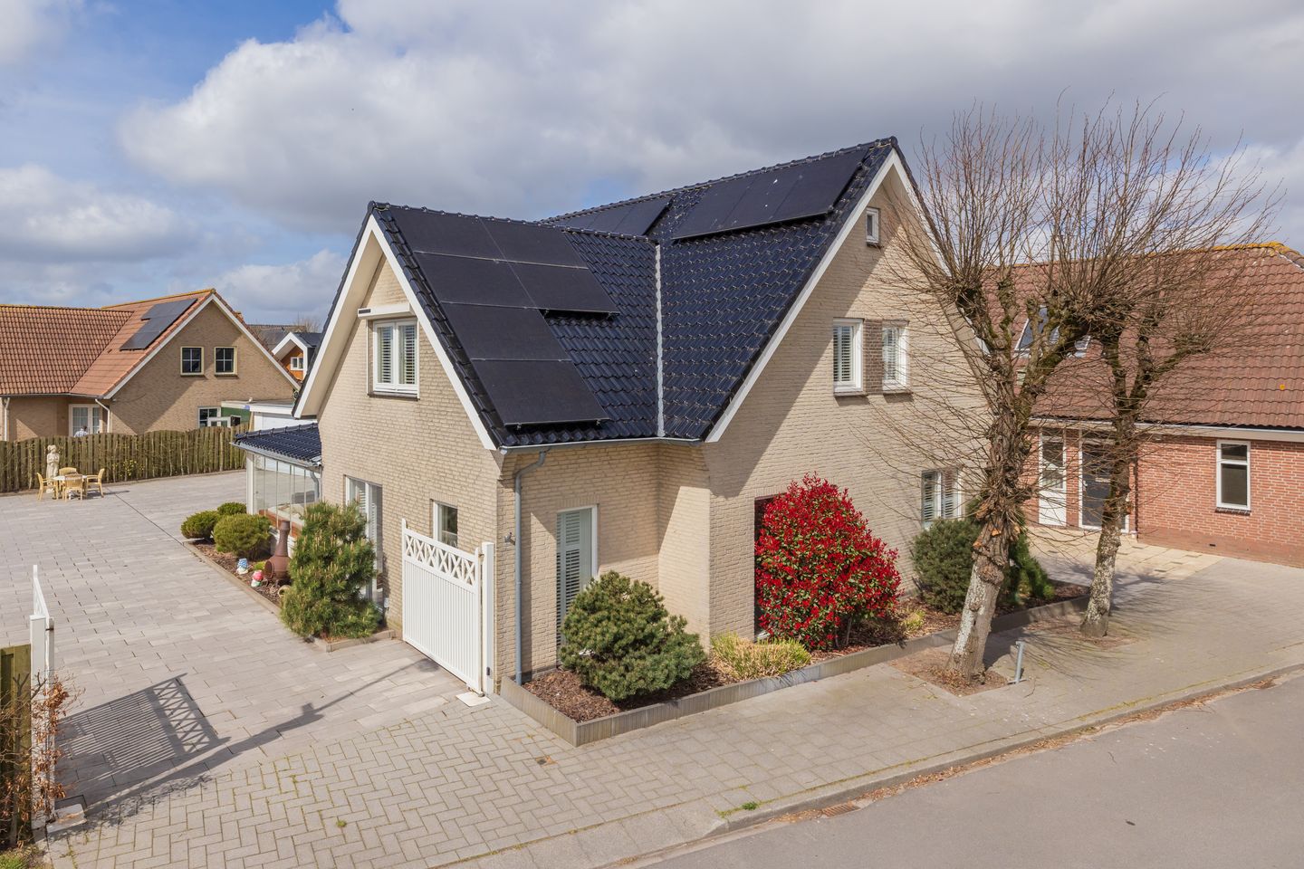 Photo 4 of Willem van der Veldenweg 21