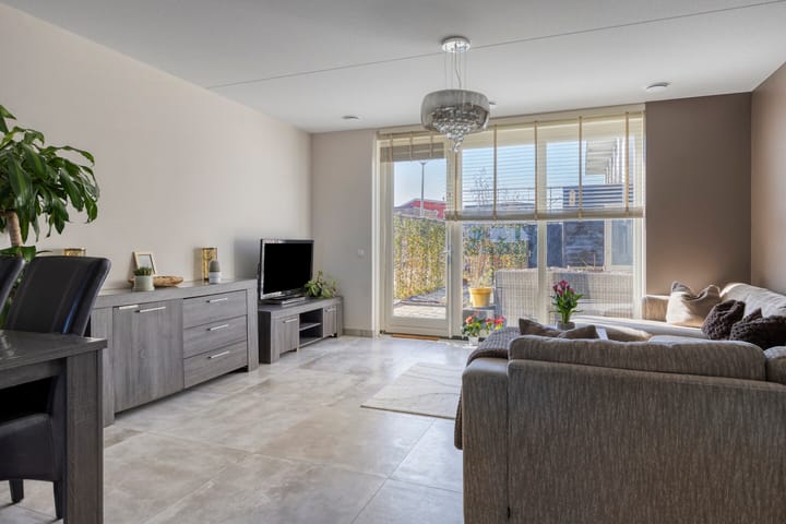 Foto 2 van Edgar du Perronstraat 82