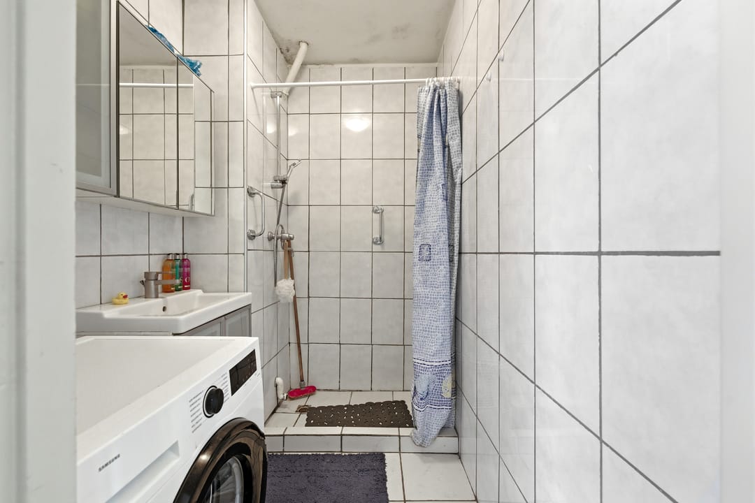 Photo 17 of Van Anrooystraat 151