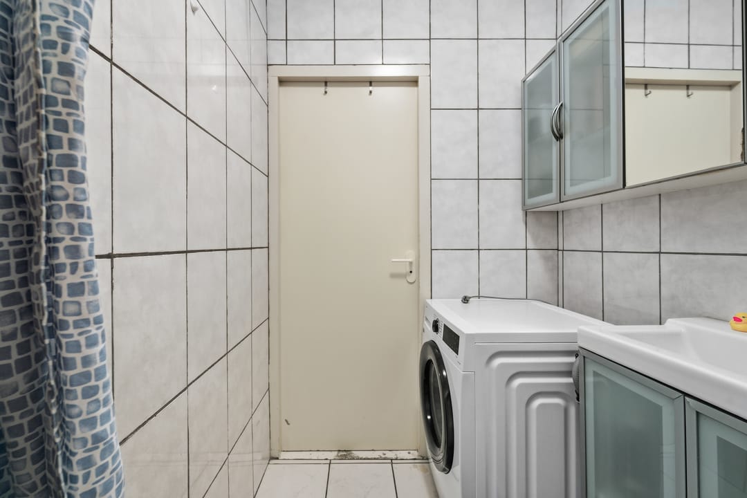 Photo 16 of Van Anrooystraat 151