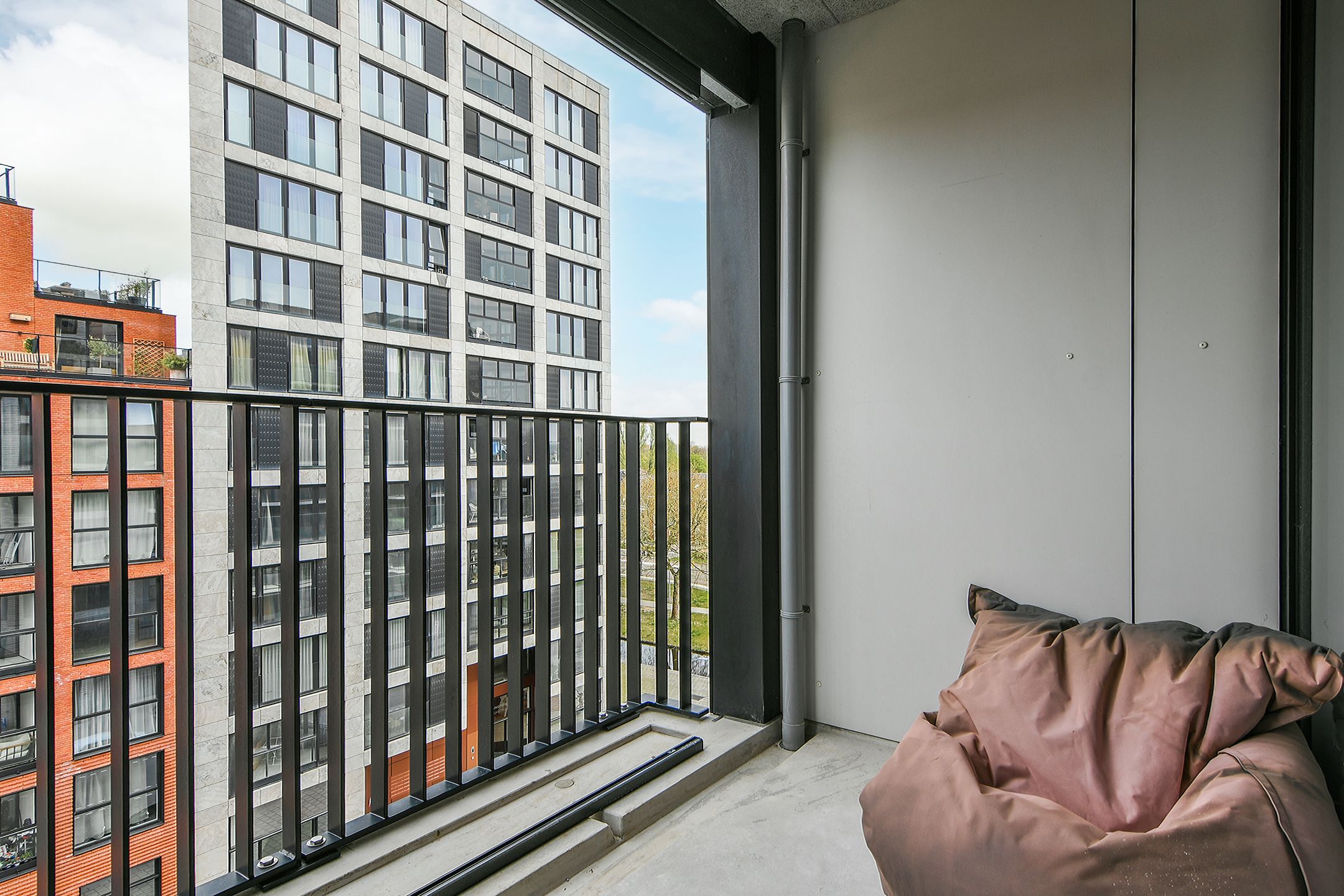 Photo 21 of Niemeyerstraat 163