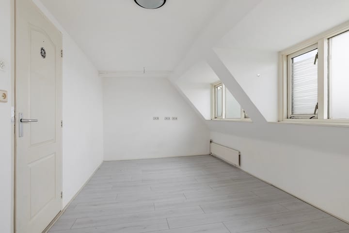 Photo 3 of Rozenburgsestraat 44-B