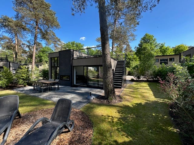 Foto 1 van Vijverlaan 1-HV42