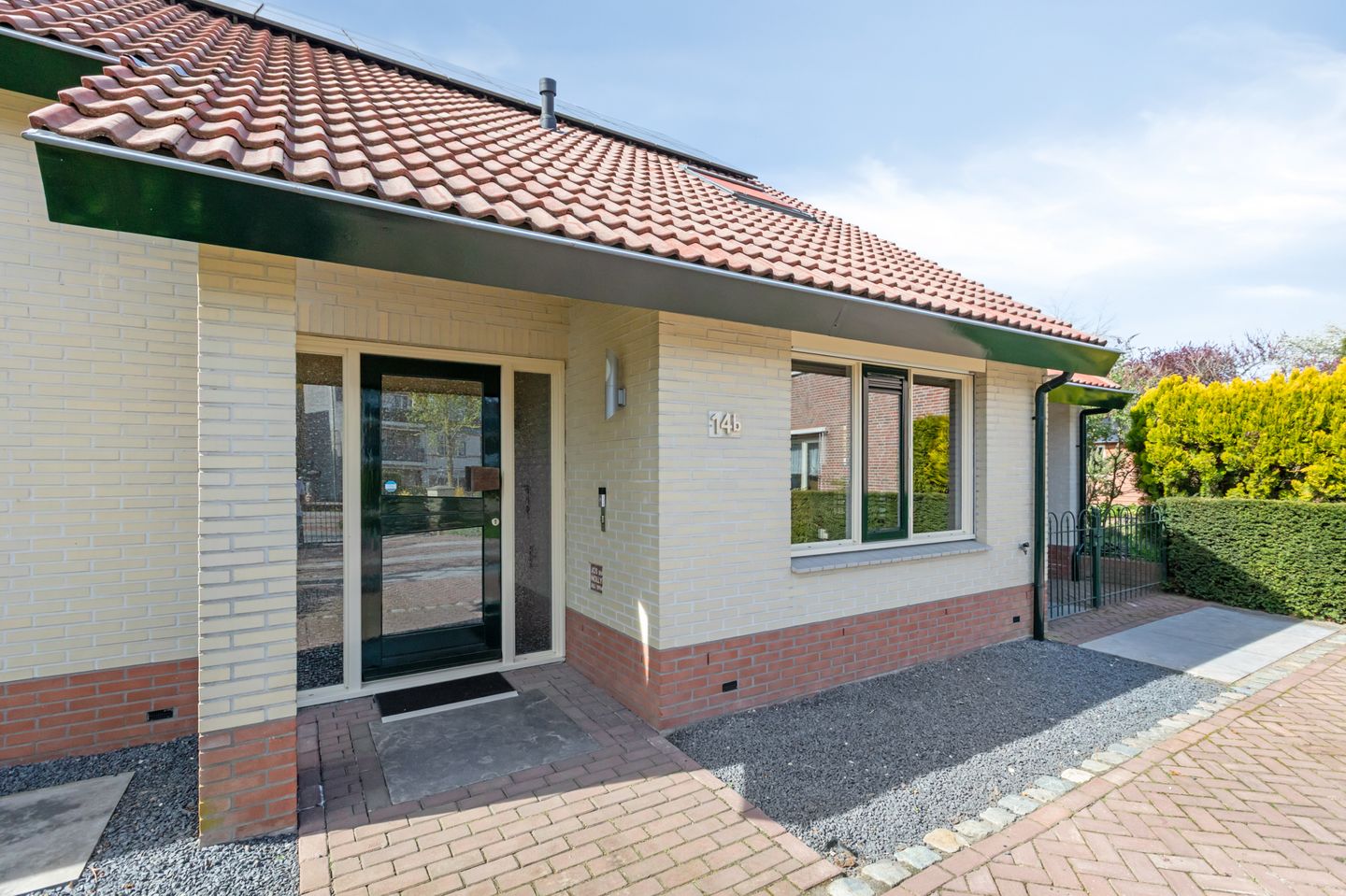 Foto 14 van Debbeshoek 14-B