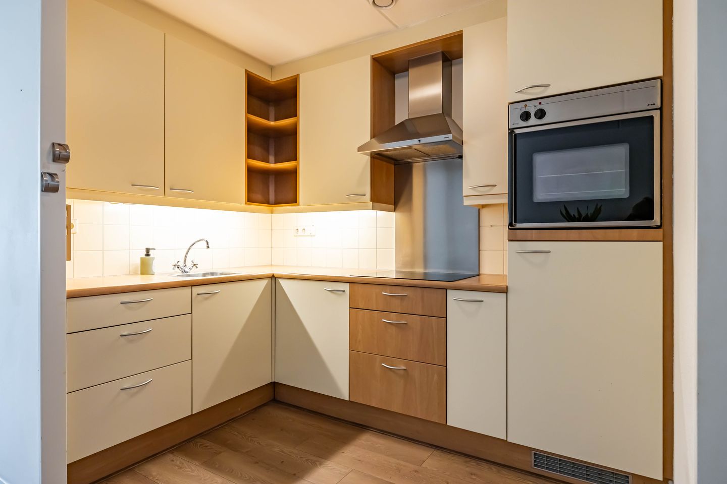 Photo 20 of Tynaarlosestraat 30-A