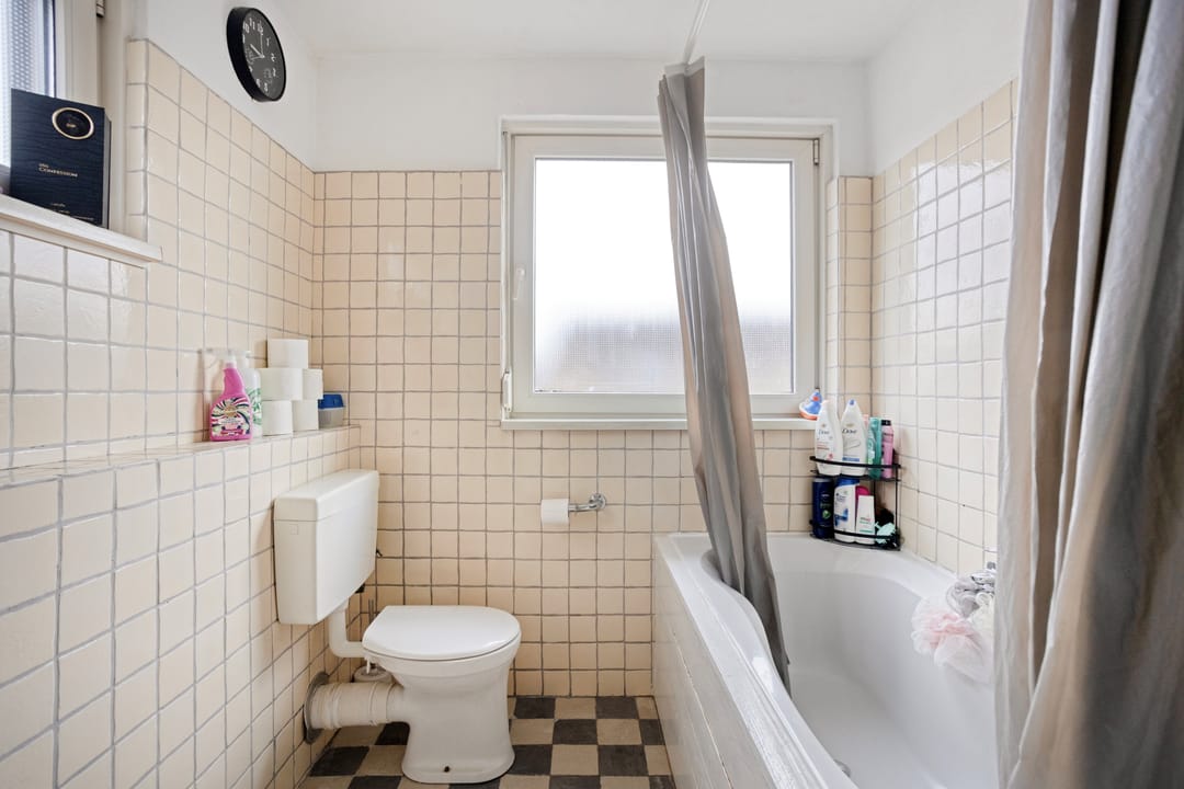 Well-maintained semi-detached house with 4 bedrooms, garage and solar panels in Buchten — 23