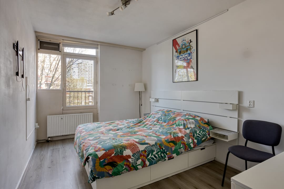 Spacious three-room apartment with south-facing balcony in Rotterdam centre — 17