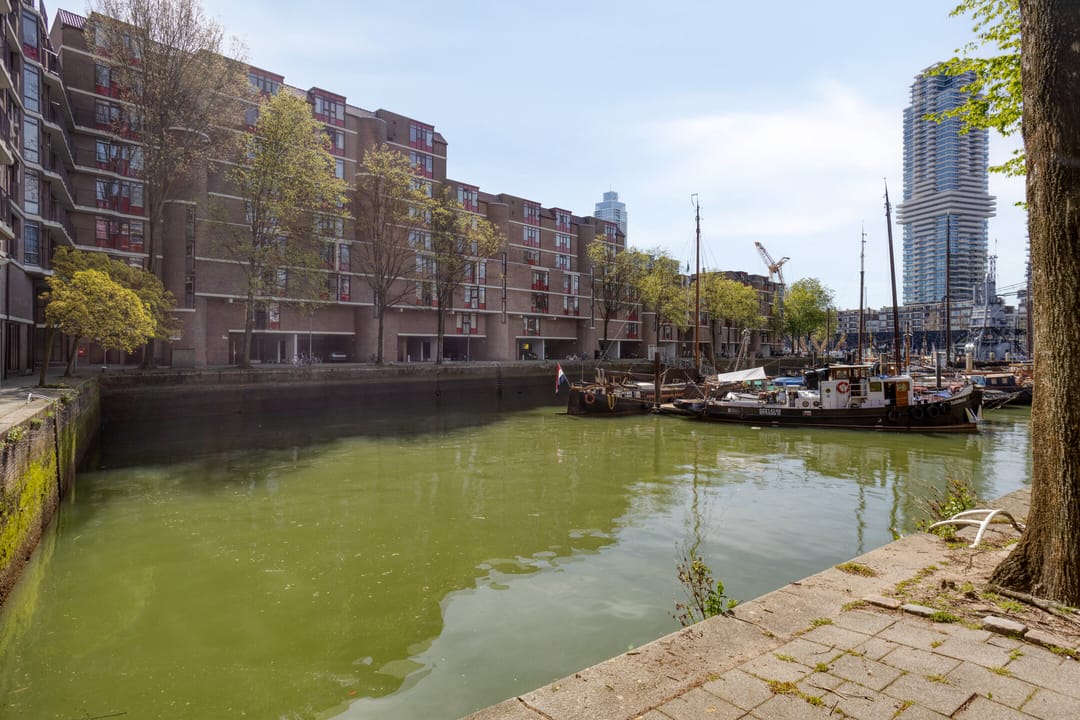 Spacious three-room apartment with south-facing balcony in Rotterdam centre — 32