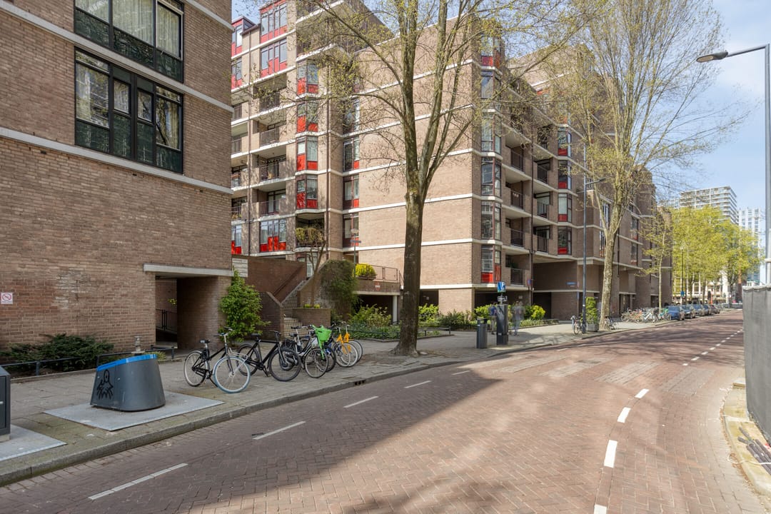 Spacious three-room apartment with south-facing balcony in Rotterdam centre — 37