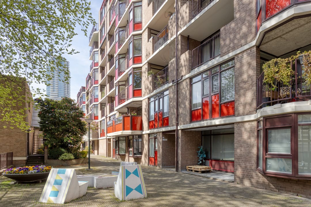 Spacious three-room apartment with south-facing balcony in Rotterdam centre — 38