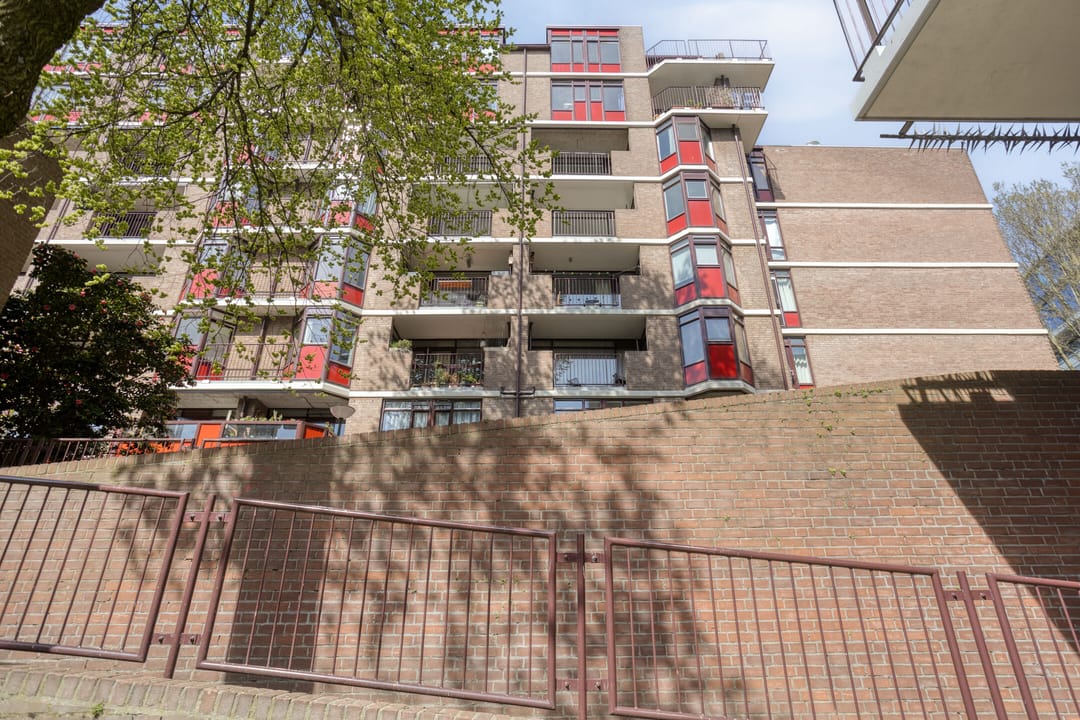 Spacious three-room apartment with south-facing balcony in Rotterdam centre — 41