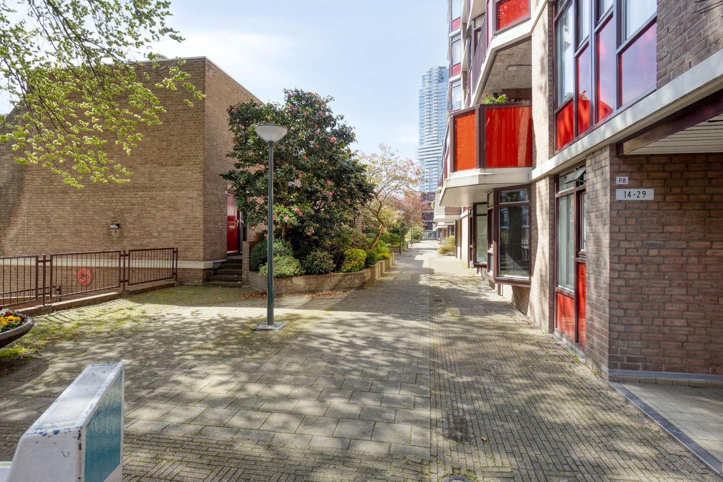 Spacious three-room apartment with south-facing balcony in Rotterdam centre — 40