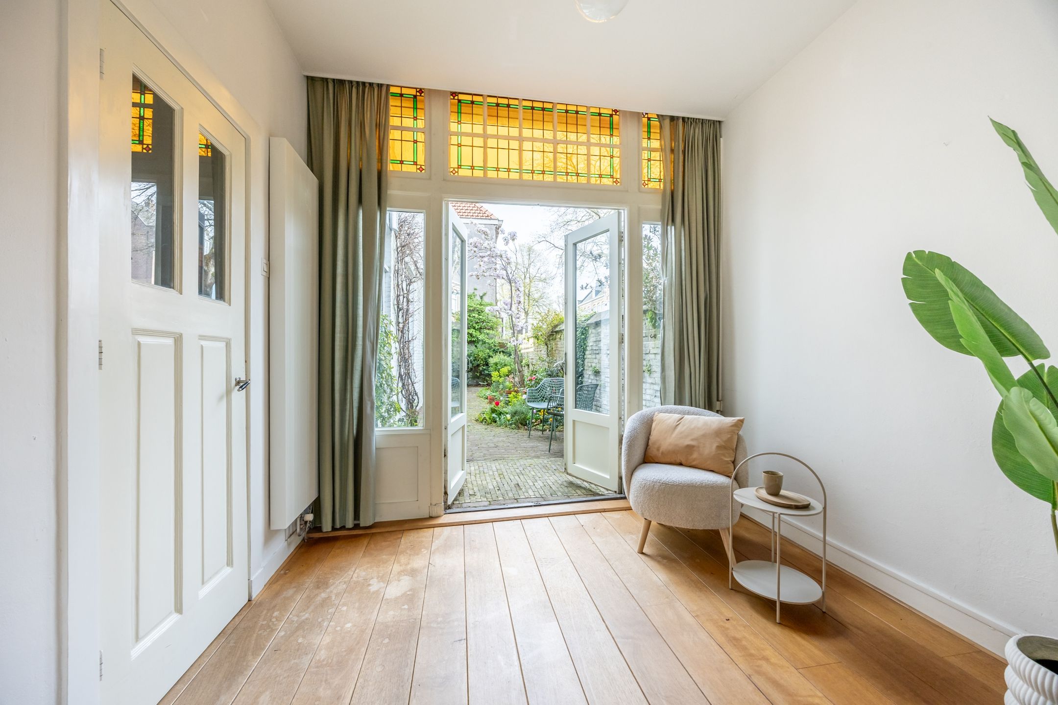 Characteristic ground floor apartment with authentic details in desirable Kleverpark neighborhood — 14