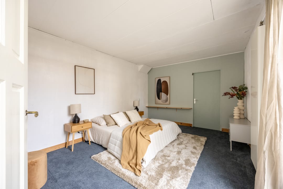 Characteristic ground floor apartment with authentic details in desirable Kleverpark neighborhood — 25