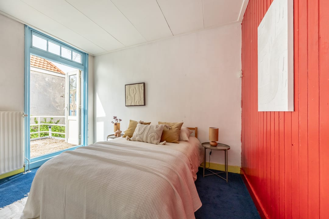 Characteristic ground floor apartment with authentic details in desirable Kleverpark neighborhood — 31