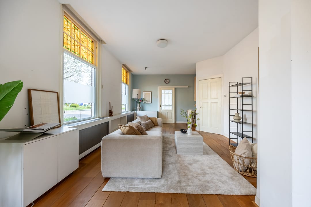 Characteristic ground floor apartment with authentic details in desirable Kleverpark neighborhood — 12