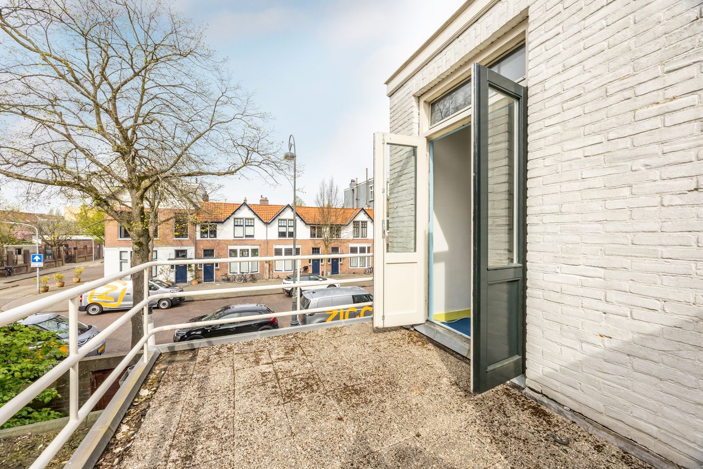 Characteristic ground floor apartment with authentic details in desirable Kleverpark neighborhood — 34