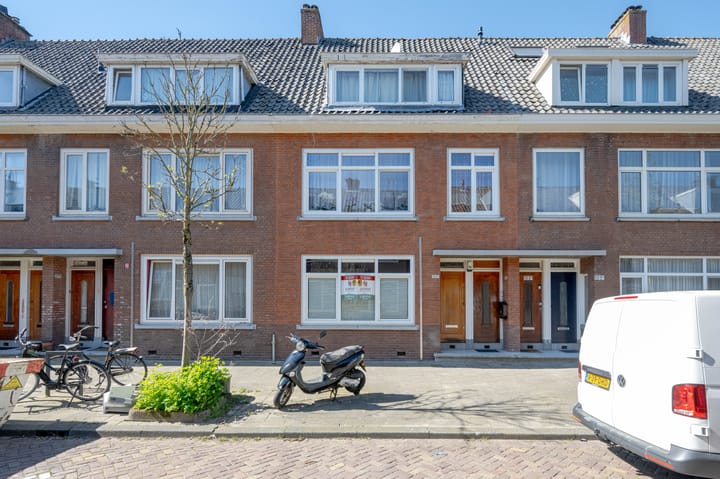 Photo 2 of Nieuwenhoornstraat 105-B