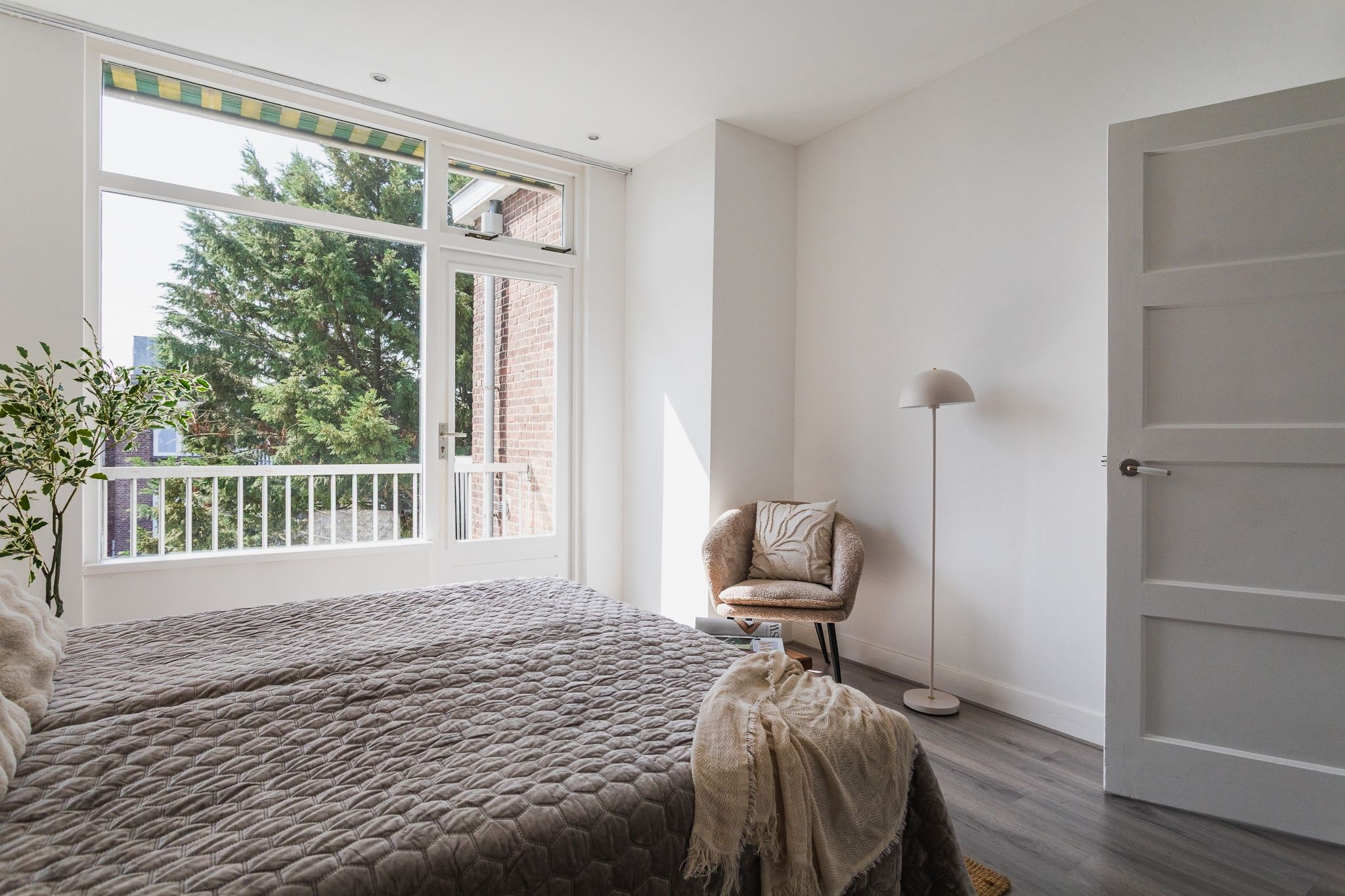 Foto 15 van Caan van Necklaan 106