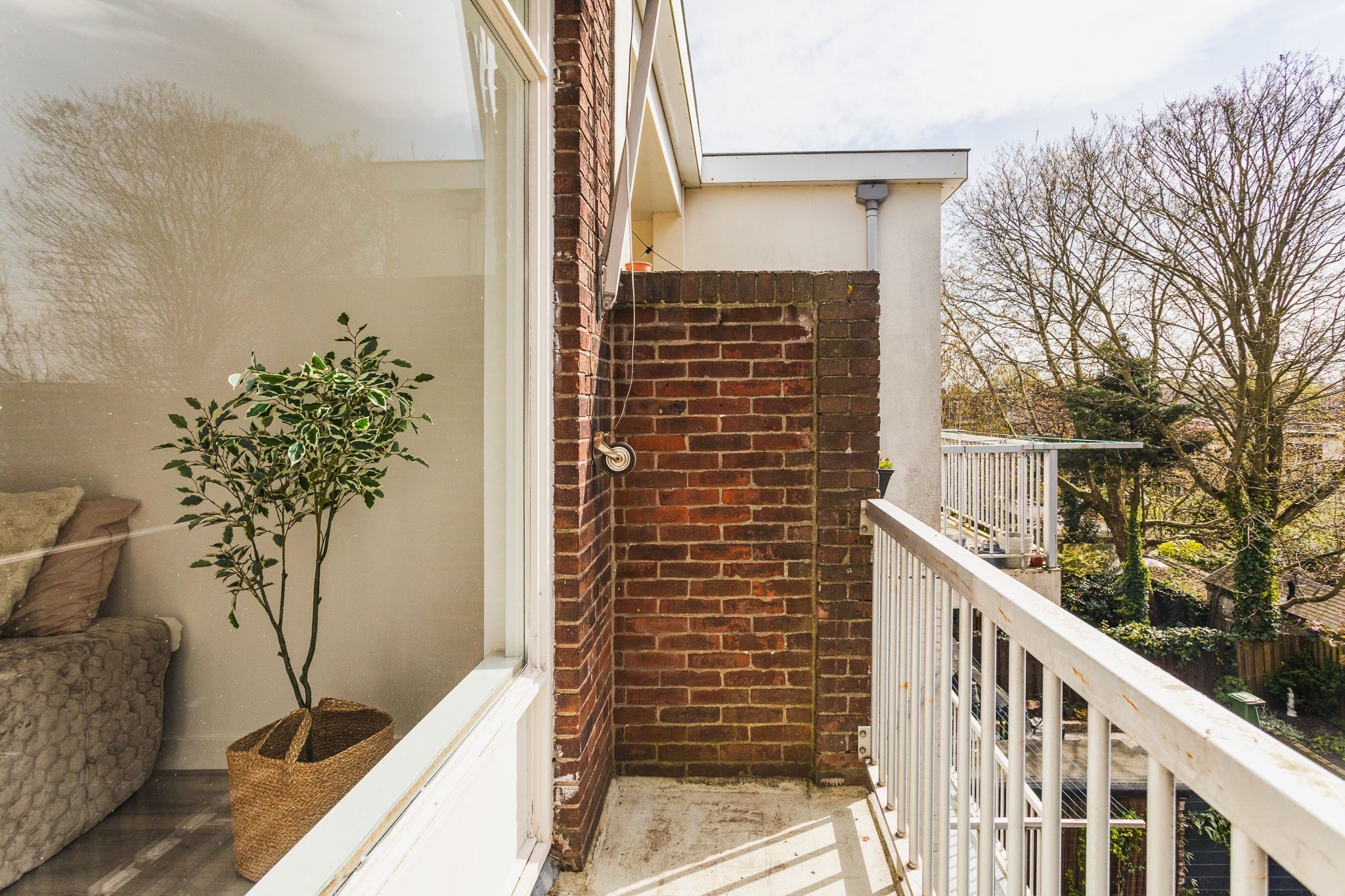 Foto 18 van Caan van Necklaan 106