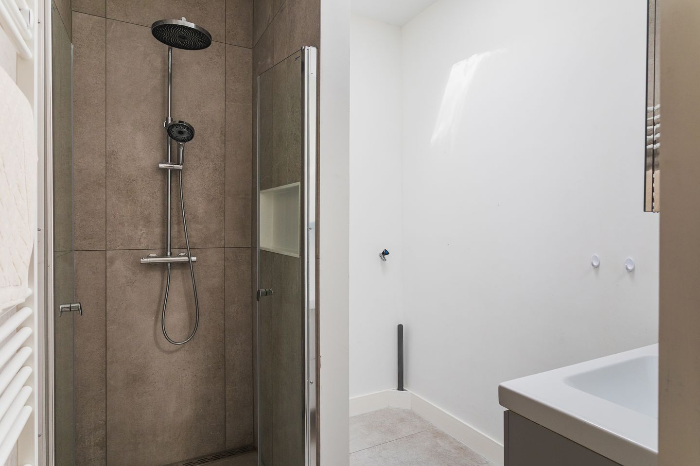 Foto 5 van Caan van Necklaan 106