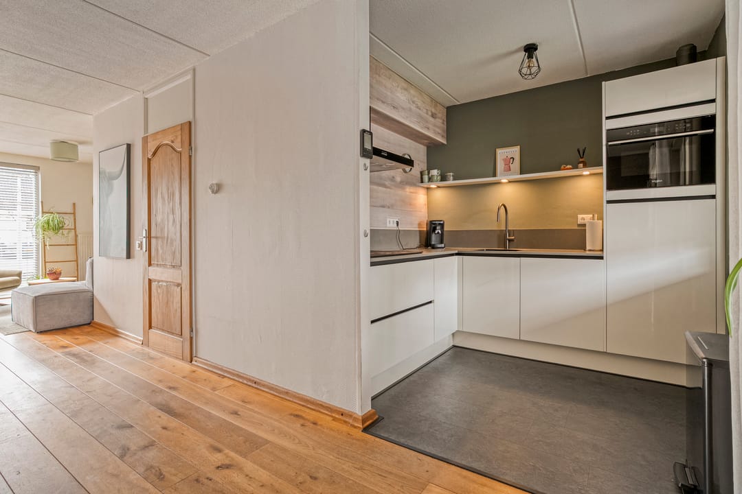 Photo 16 of Van Laakstraat 23