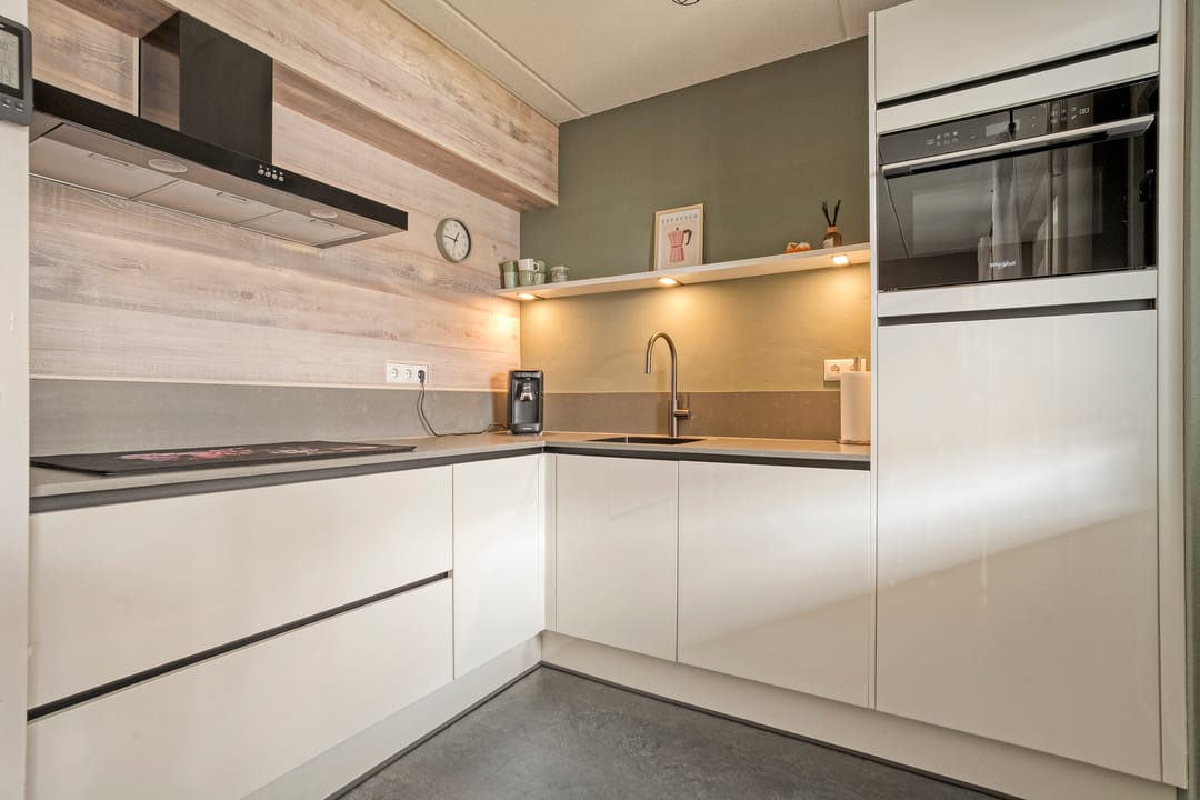 Photo 17 of Van Laakstraat 23