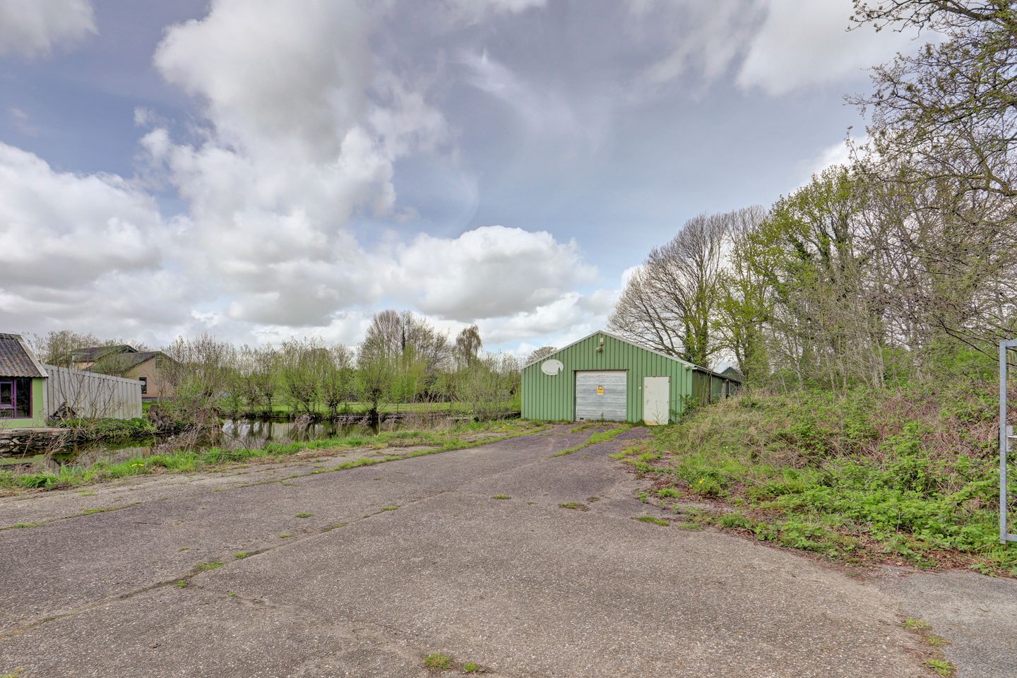 Bekijk foto 3 van De Vaartweg 2