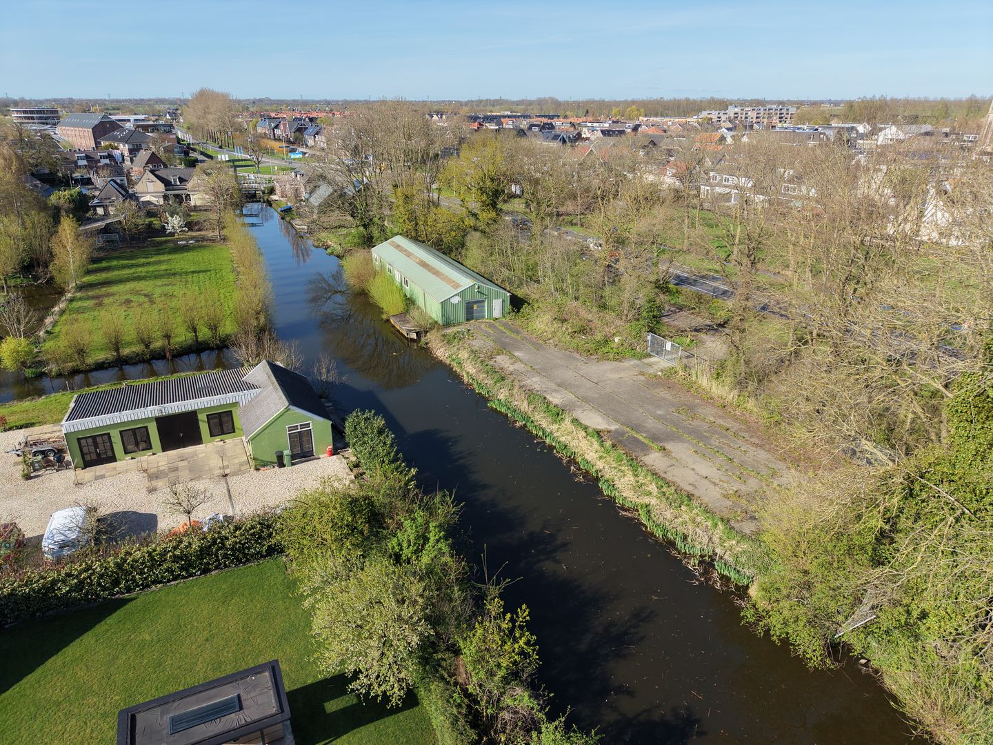 Bekijk foto 1 van De Vaartweg 2