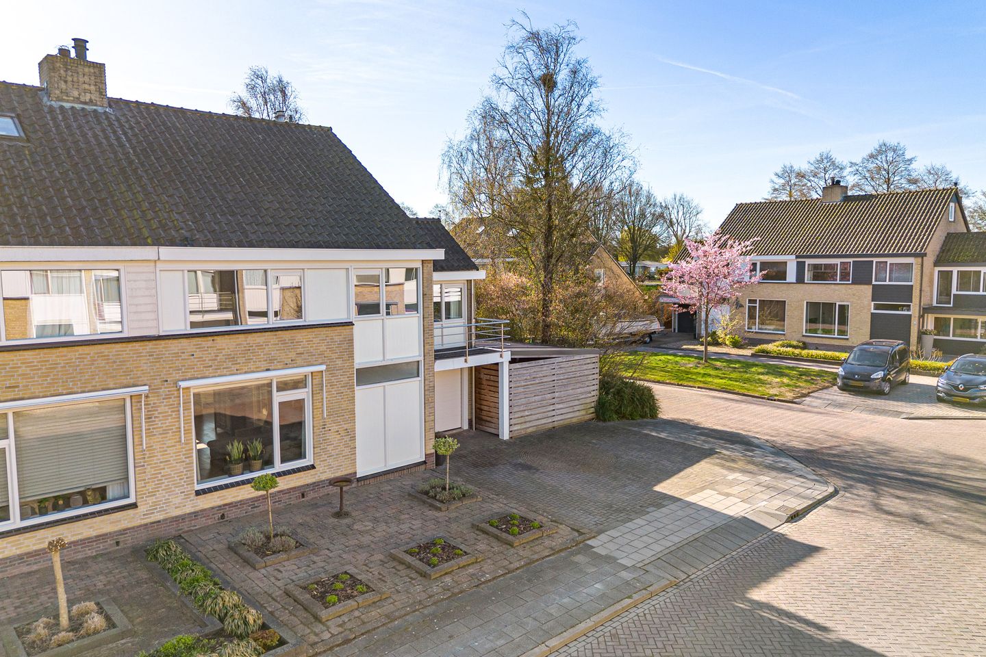 Photo 44 of Bordine 9