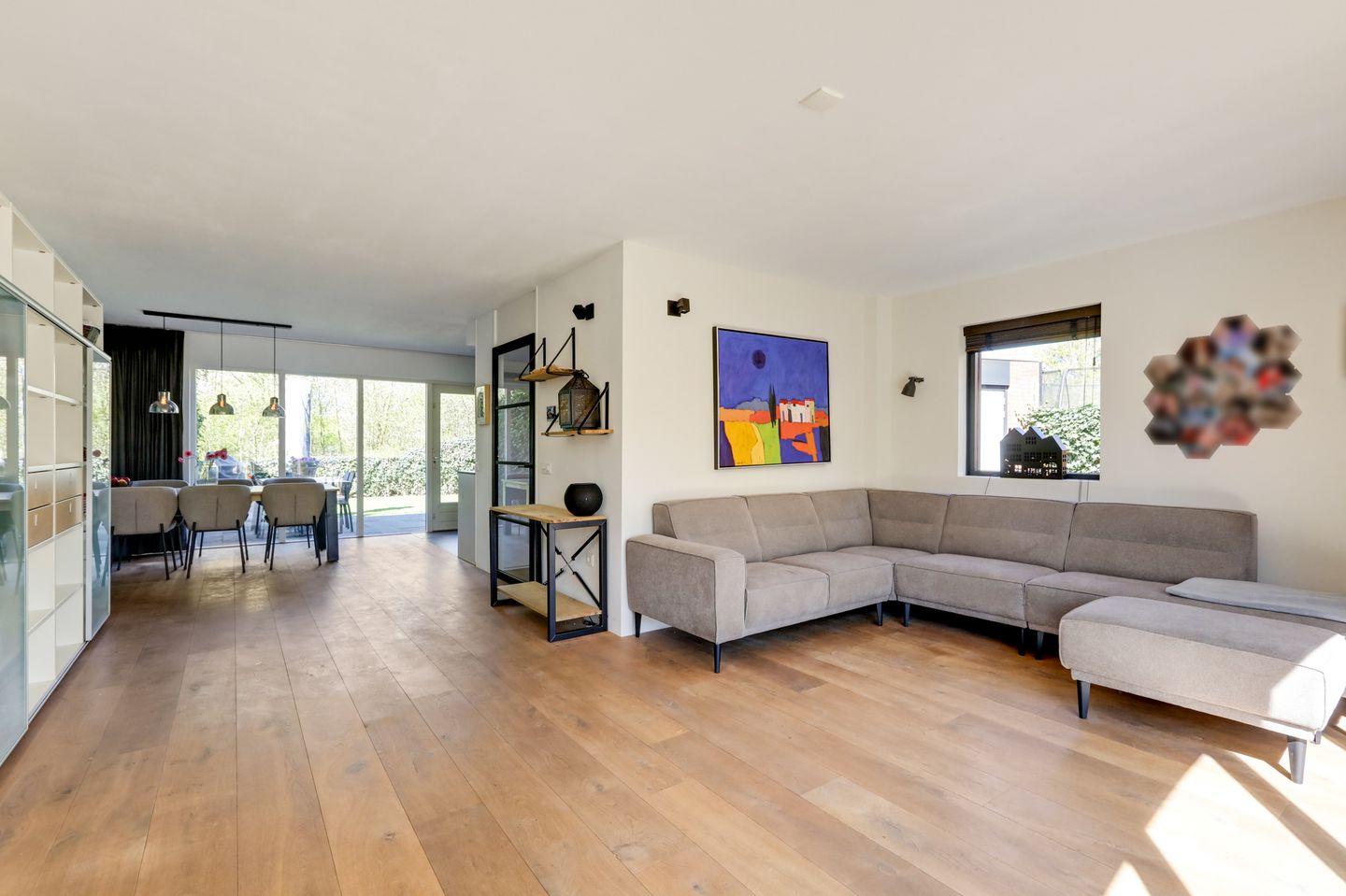 Spacious semi-detached family home with garage and sunny roof terrace in child-friendly location — 20