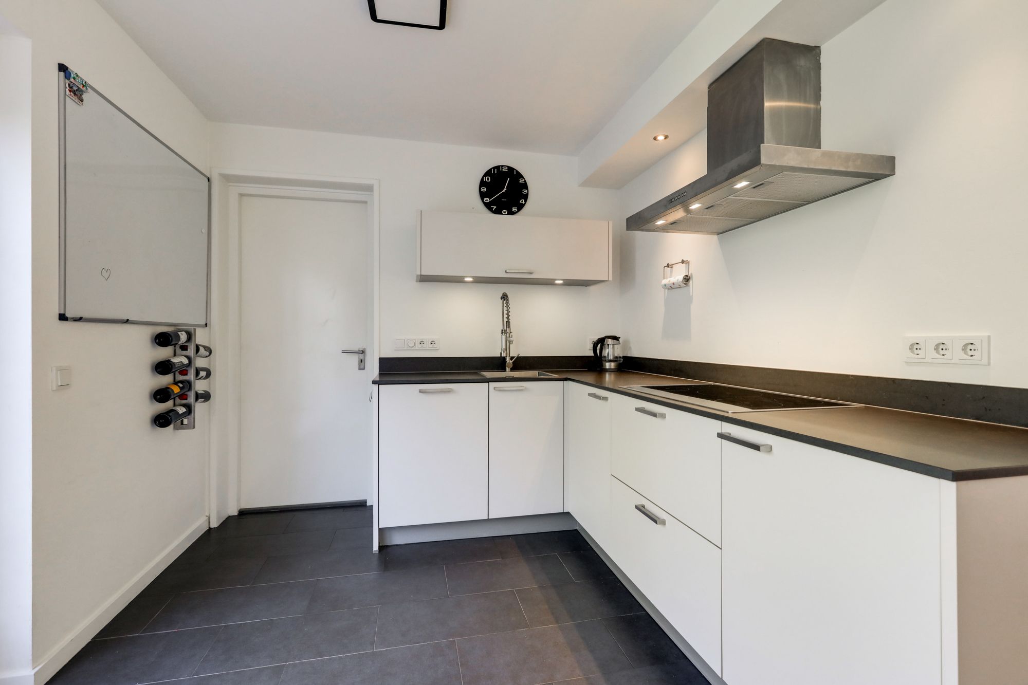 Spacious semi-detached family home with garage and sunny roof terrace in child-friendly location — 30