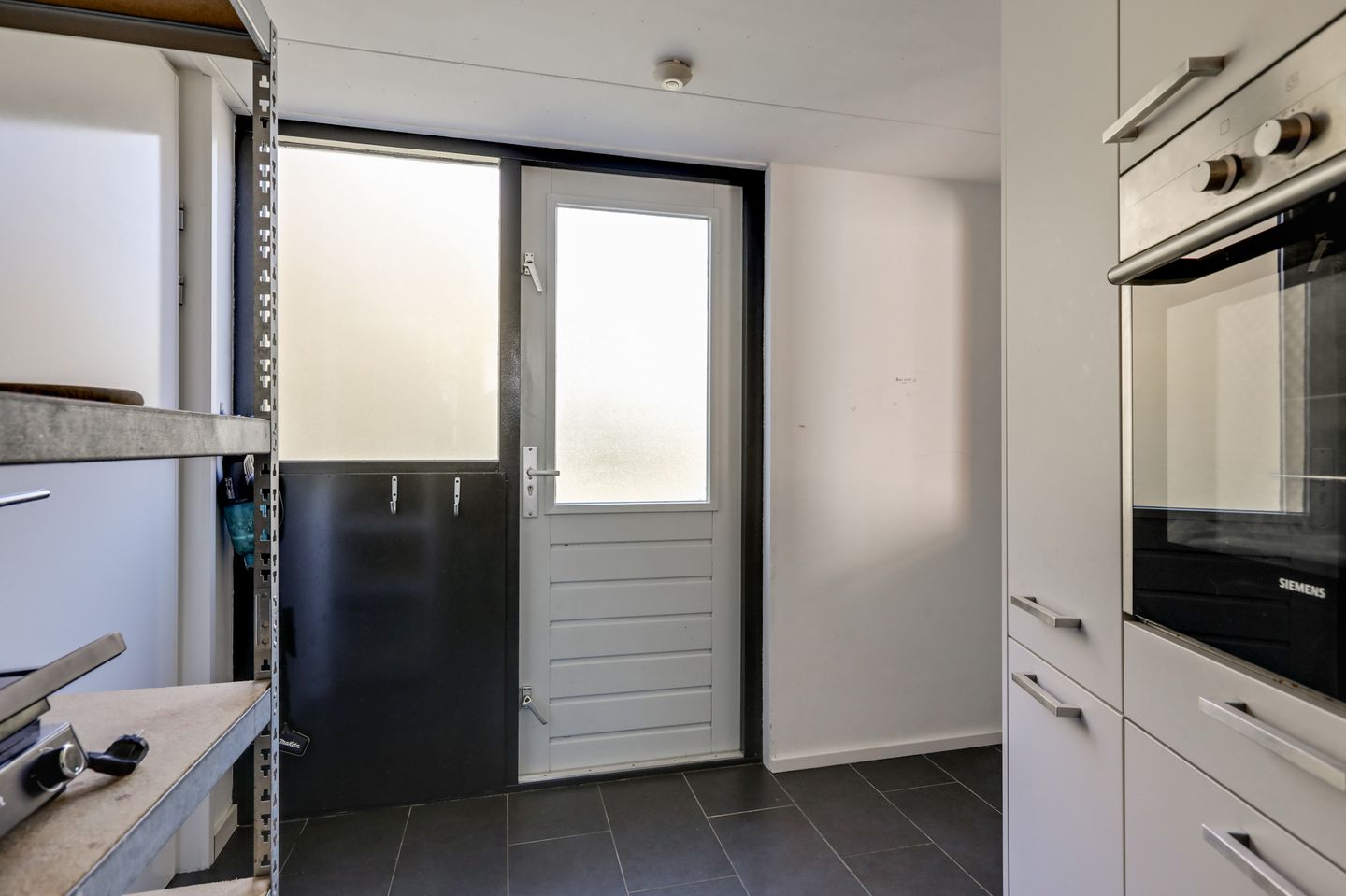 Spacious semi-detached family home with garage and sunny roof terrace in child-friendly location — 35