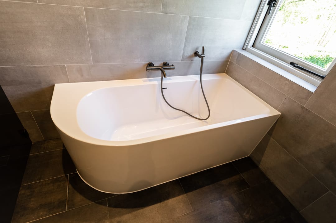 Spacious semi-detached family home with garage and sunny roof terrace in child-friendly location — 53