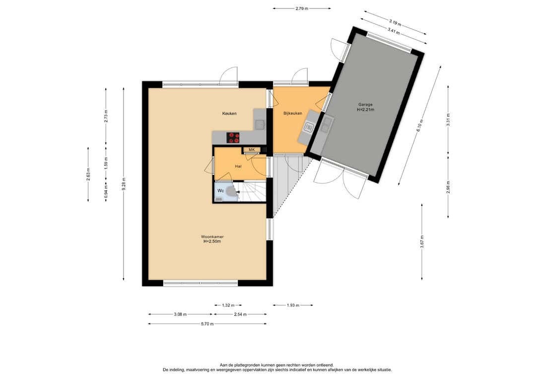 Spacious semi-detached family home with garage and sunny roof terrace in child-friendly location — 71